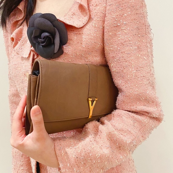 Chanel Black Camellia Brooch - Picture 3 of 8